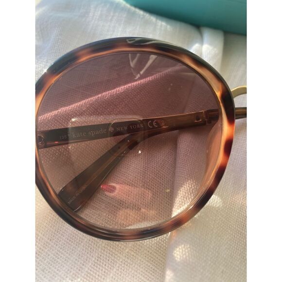 Kate spade Brown tortoiseshell sun glasses with gold trim￼ - Picture 4 of 6